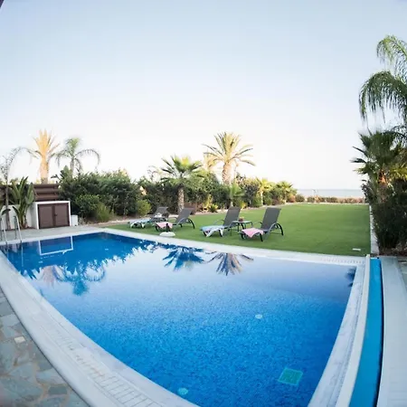 فيلة Nirvana Seafront *